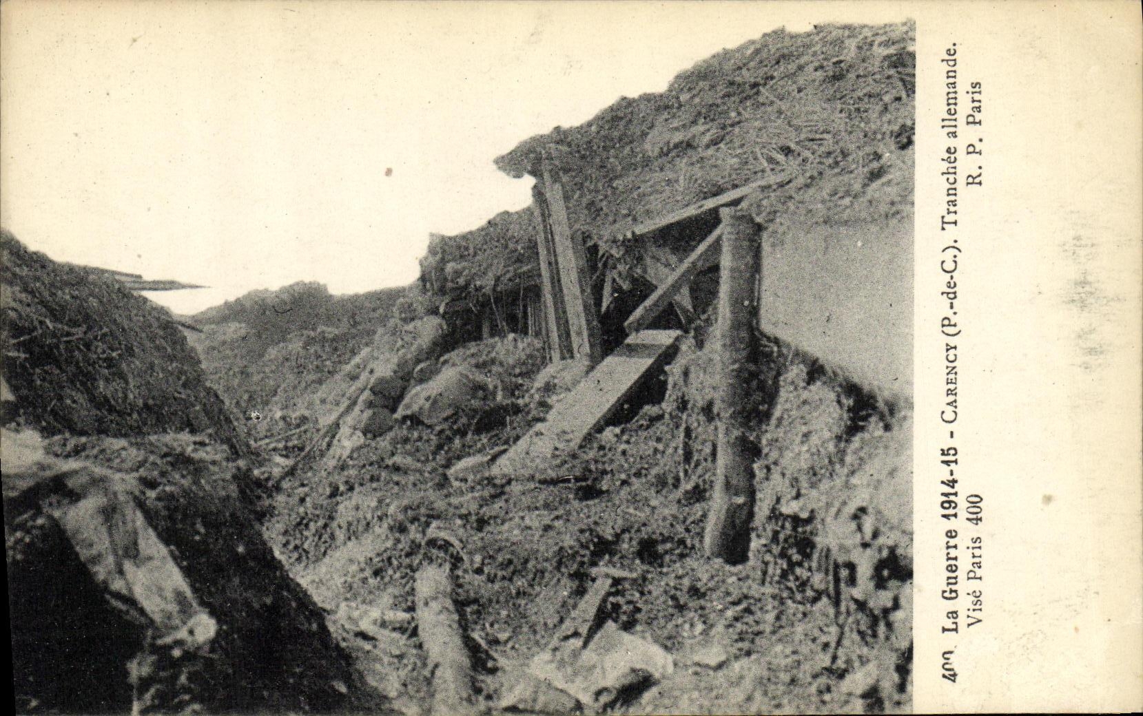 CPA Militaria La Guerre Carency Tranchee allemande 