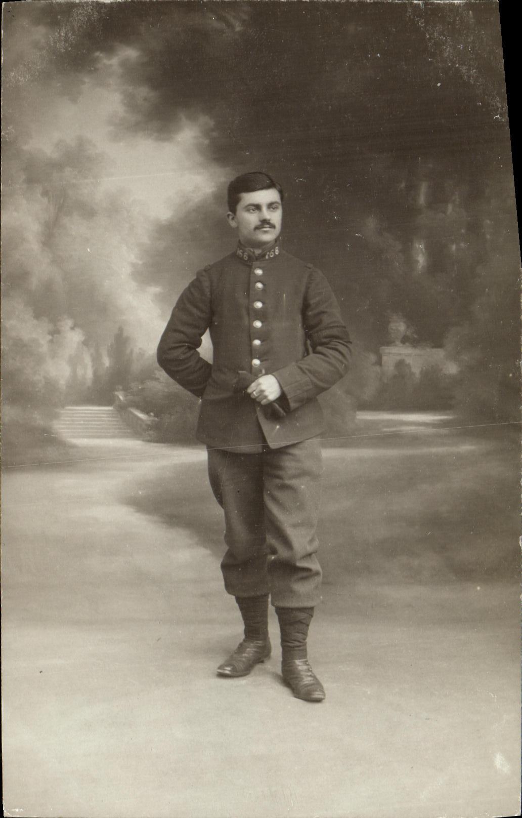 CARTE PHOTO Militaria Soldat 27eme cie Sens numero 168 sur le col