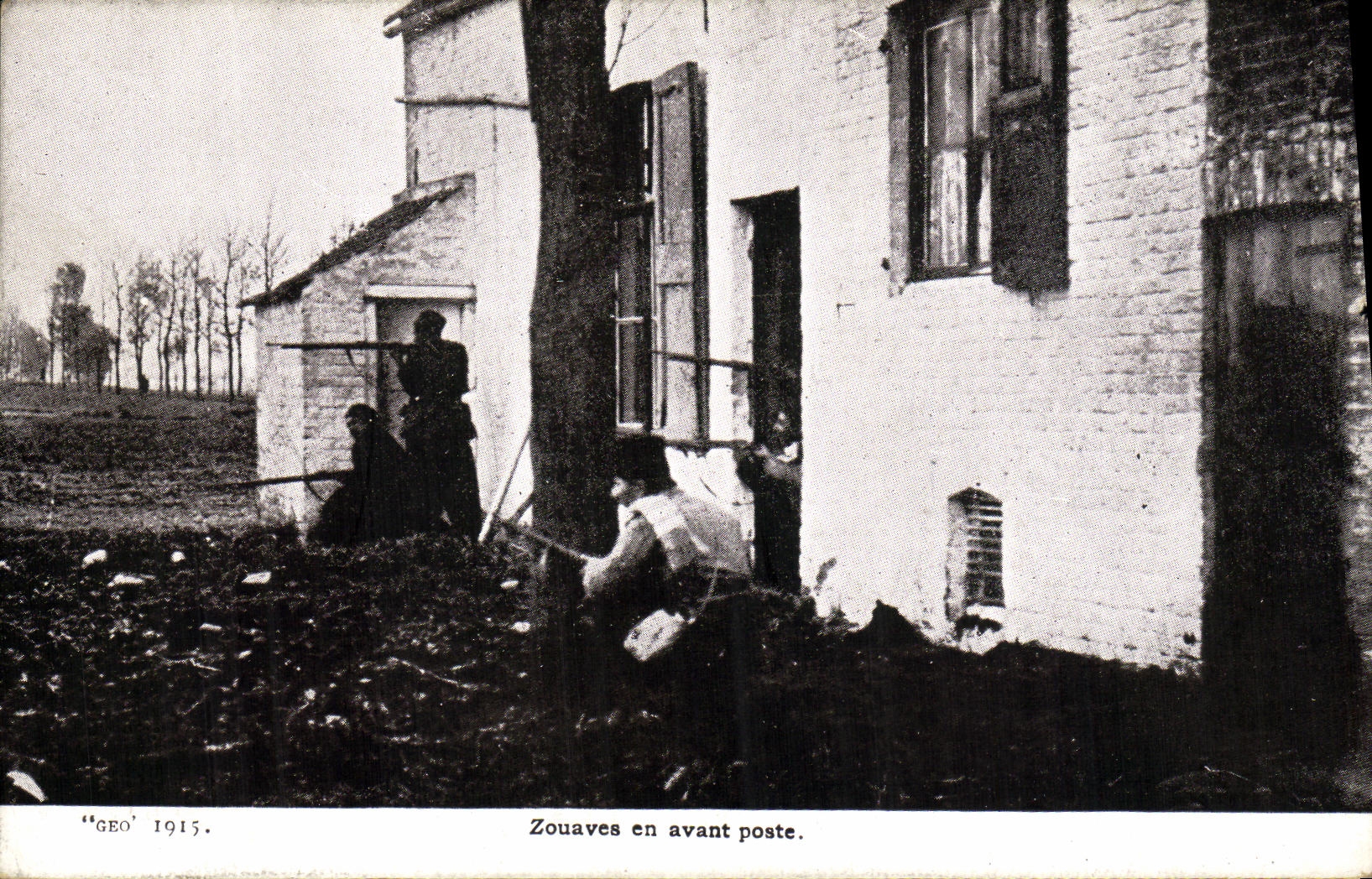 VINTAGE POSTCARD Militaria Zouaves ahead Station