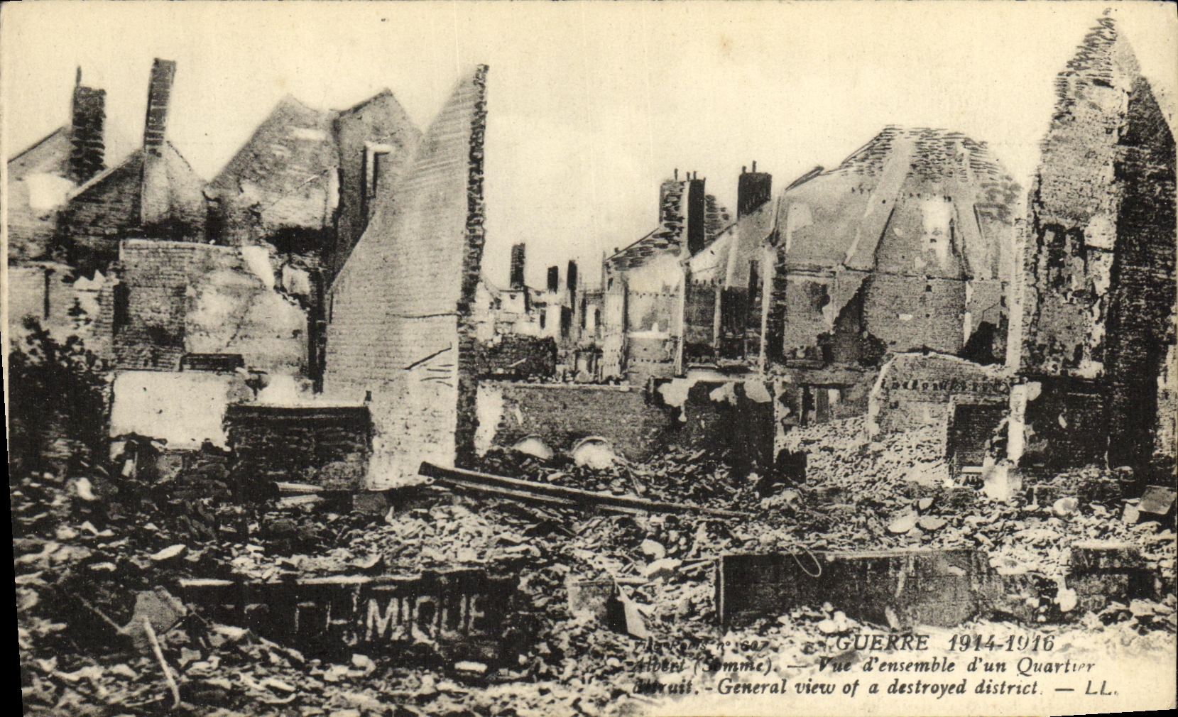 VINTAGE POSTCARD Militaria the War Seen D unit D Quarter Albert