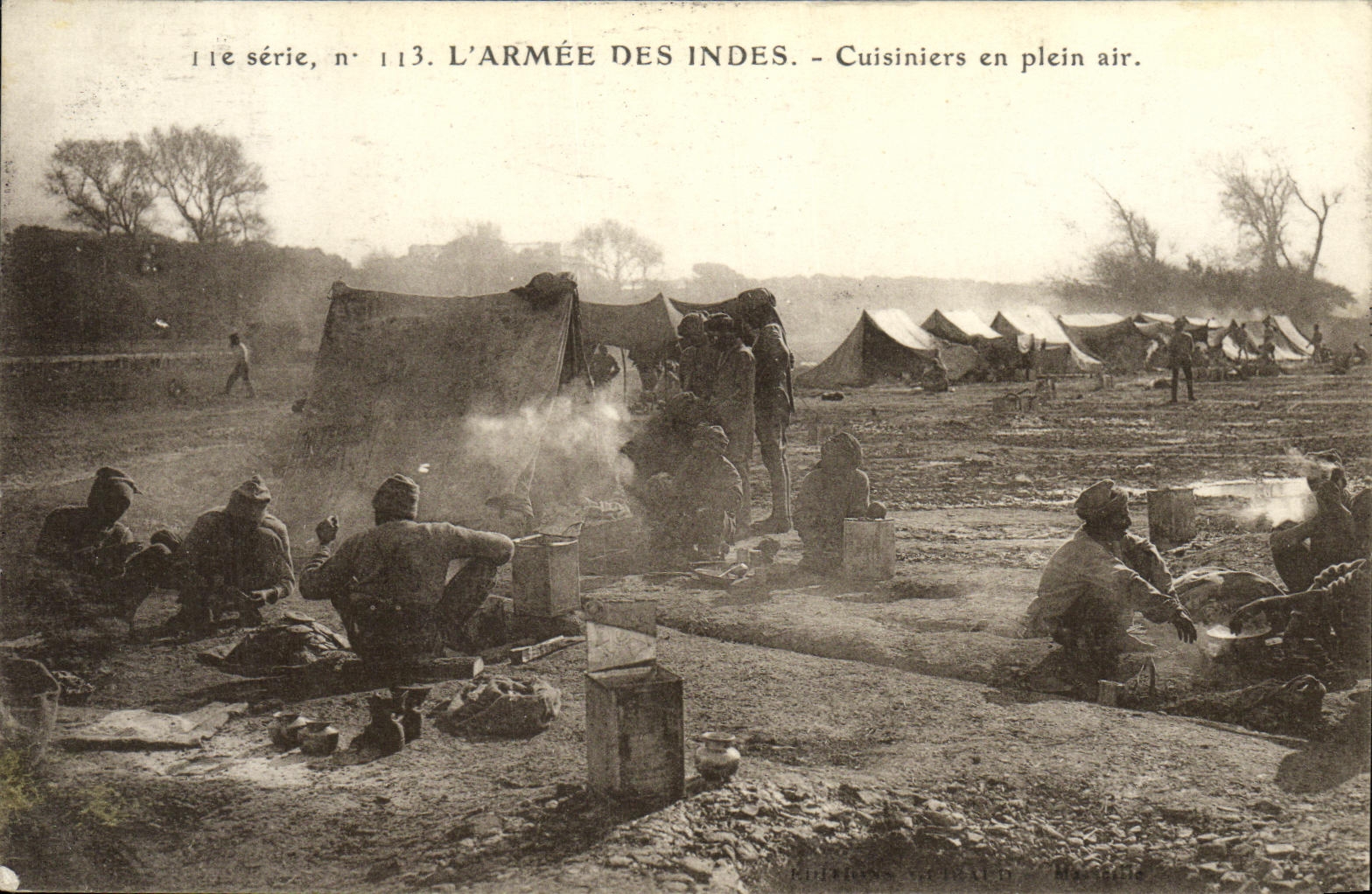 CPA Militaria L Armee Des Indes Cuisiniers en Plein Air