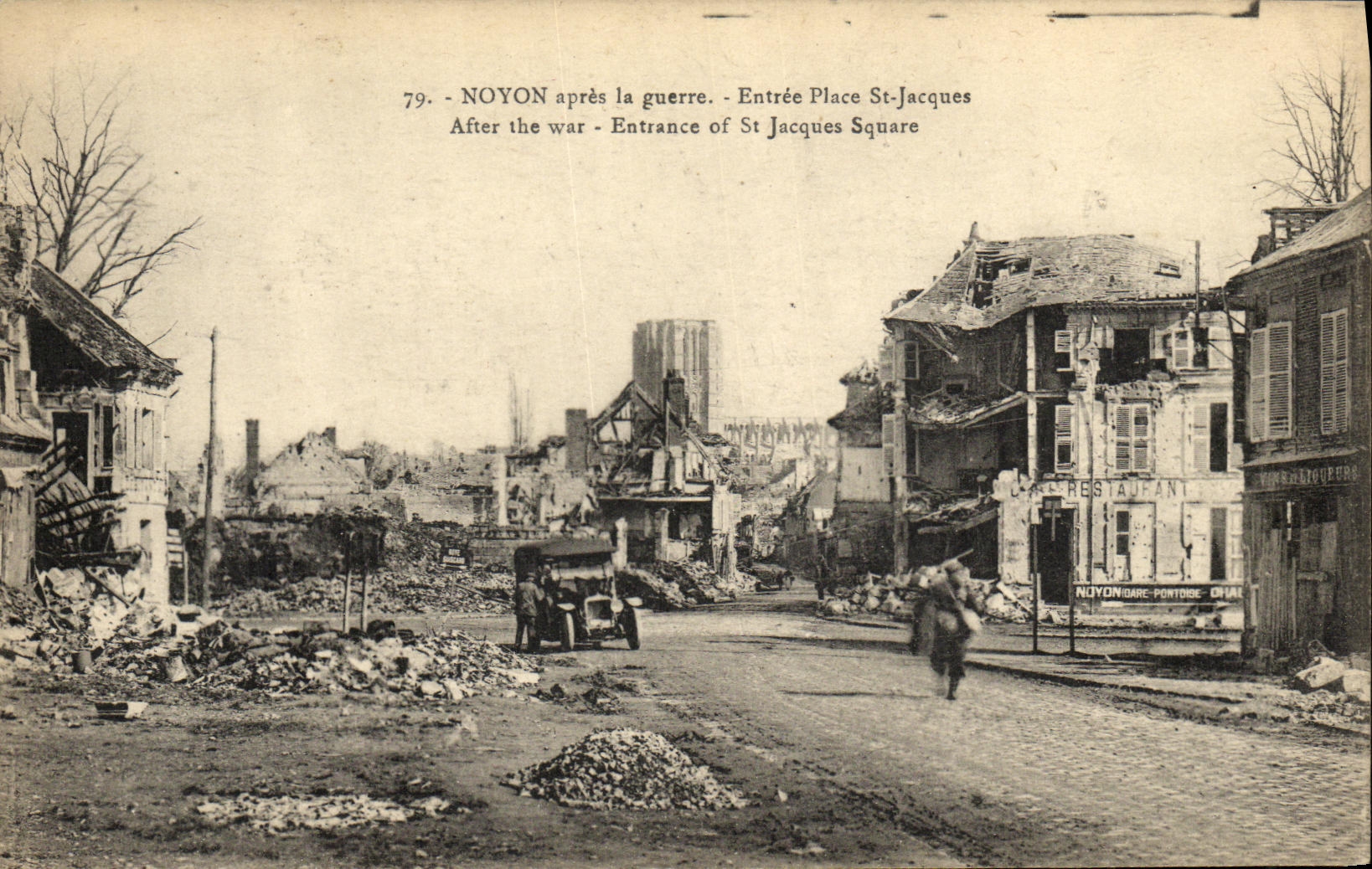 CPA Militaria Noyon apres la Guerre Entree Place St Jacques