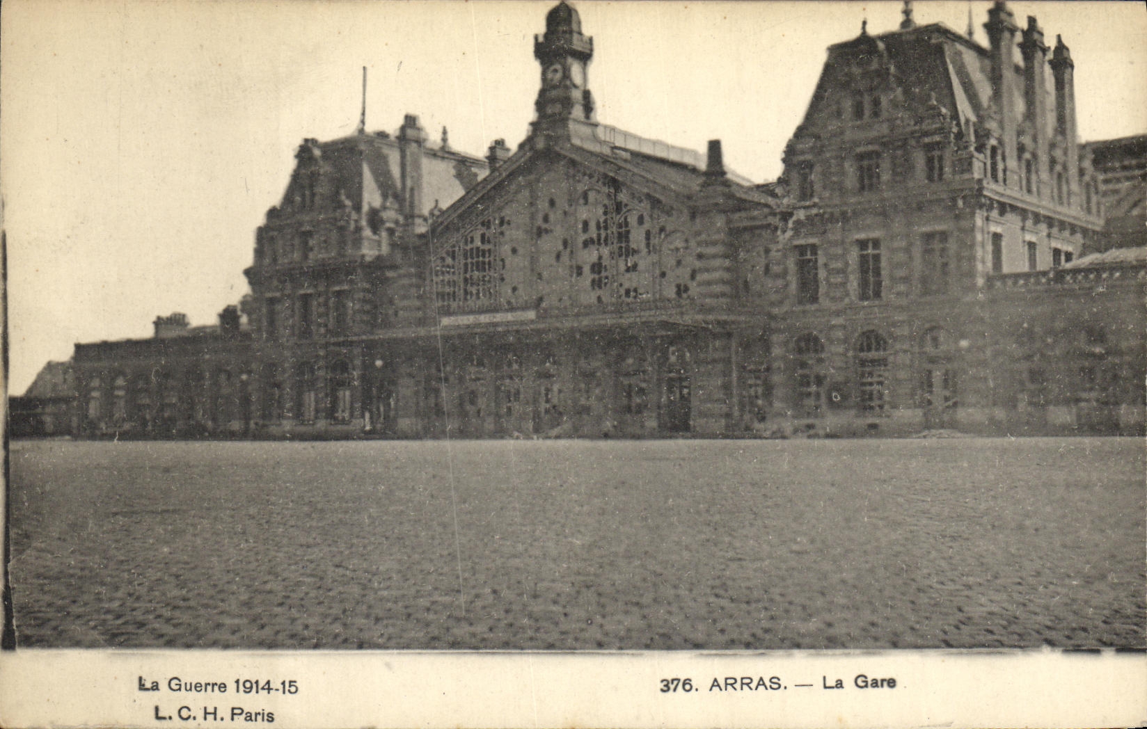 CPA Militaria Arras La Gare