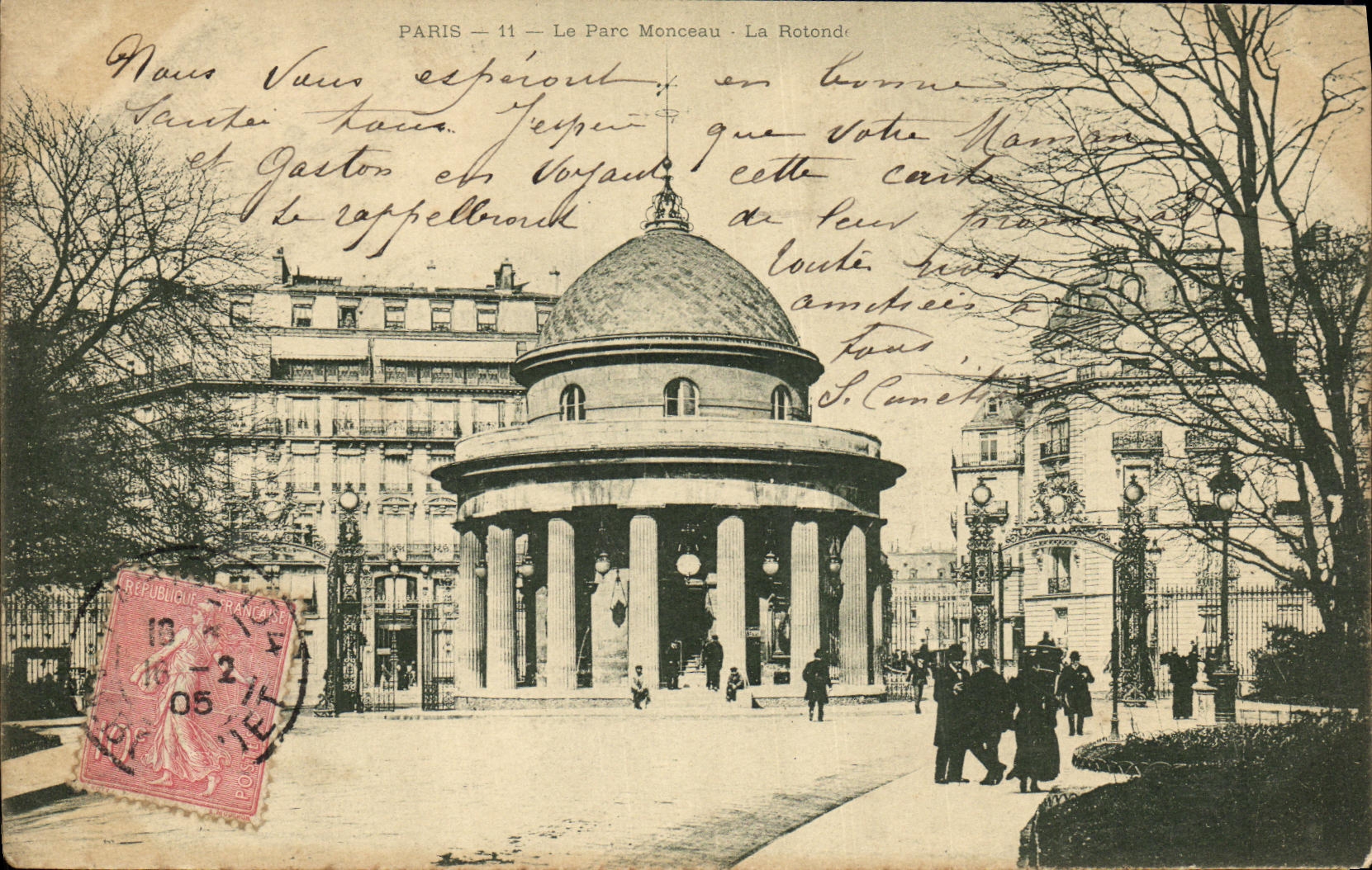 VINTAGE POSTCARD Paris the Park Heap the Rotunda