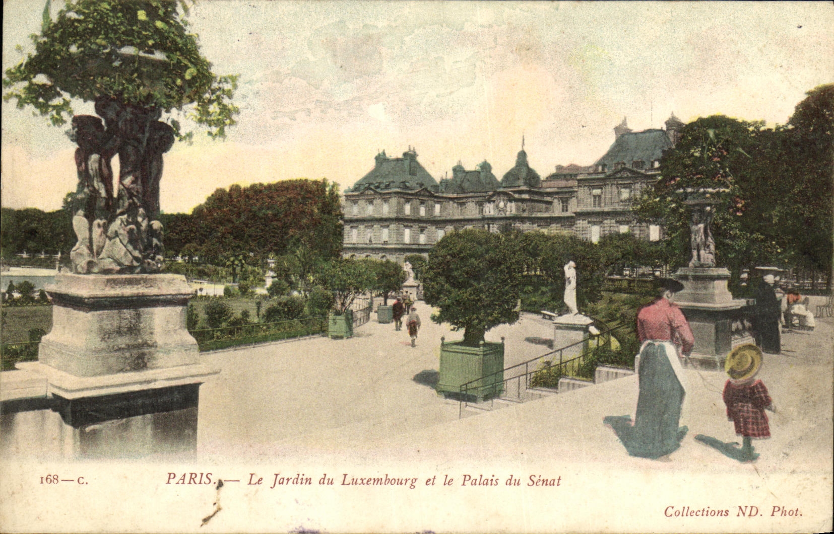 VINTAGE POSTCARD Paris Garden of Luxembourg and palate of the Senate