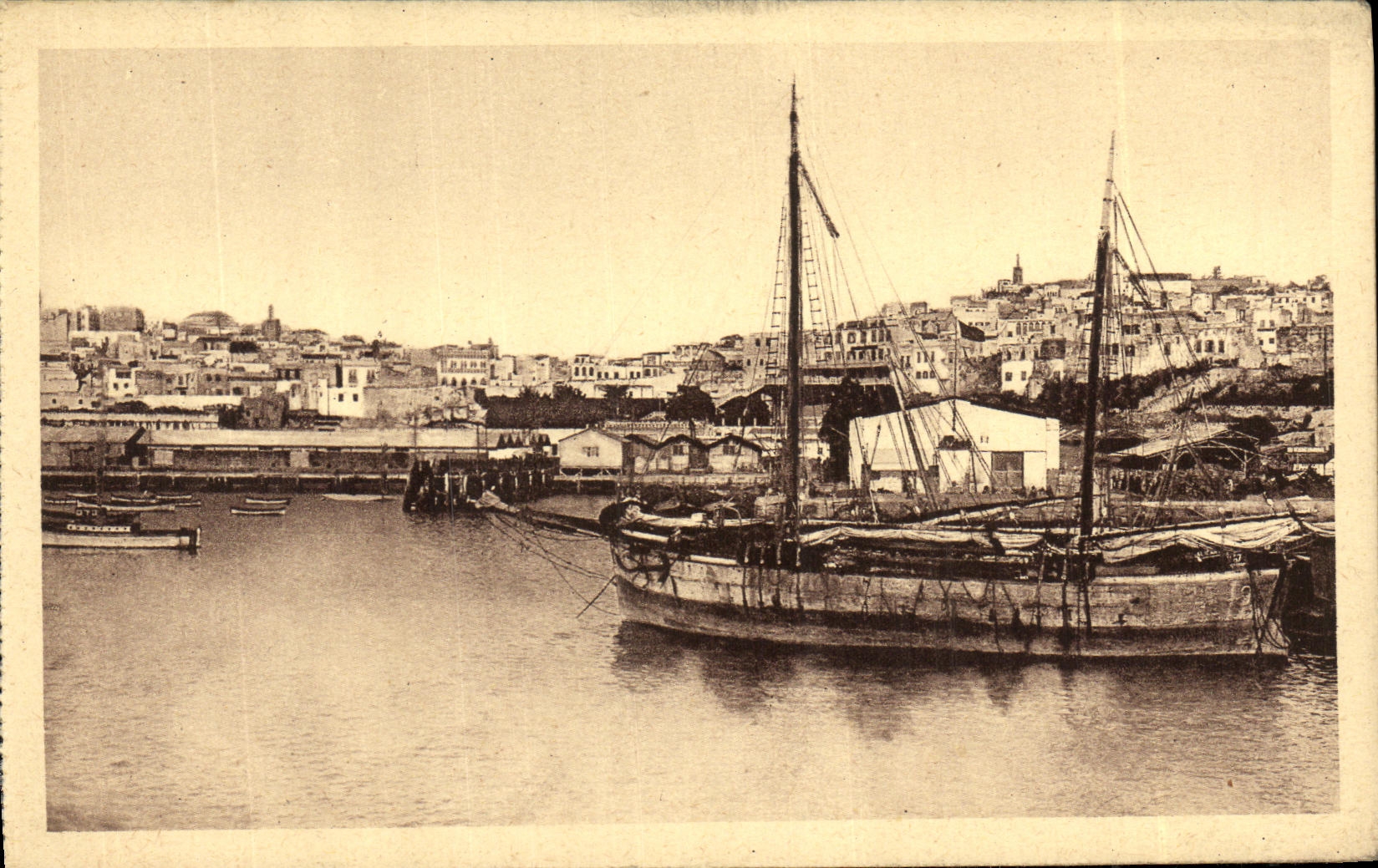 CPA Tanger Vue Generale Bateau