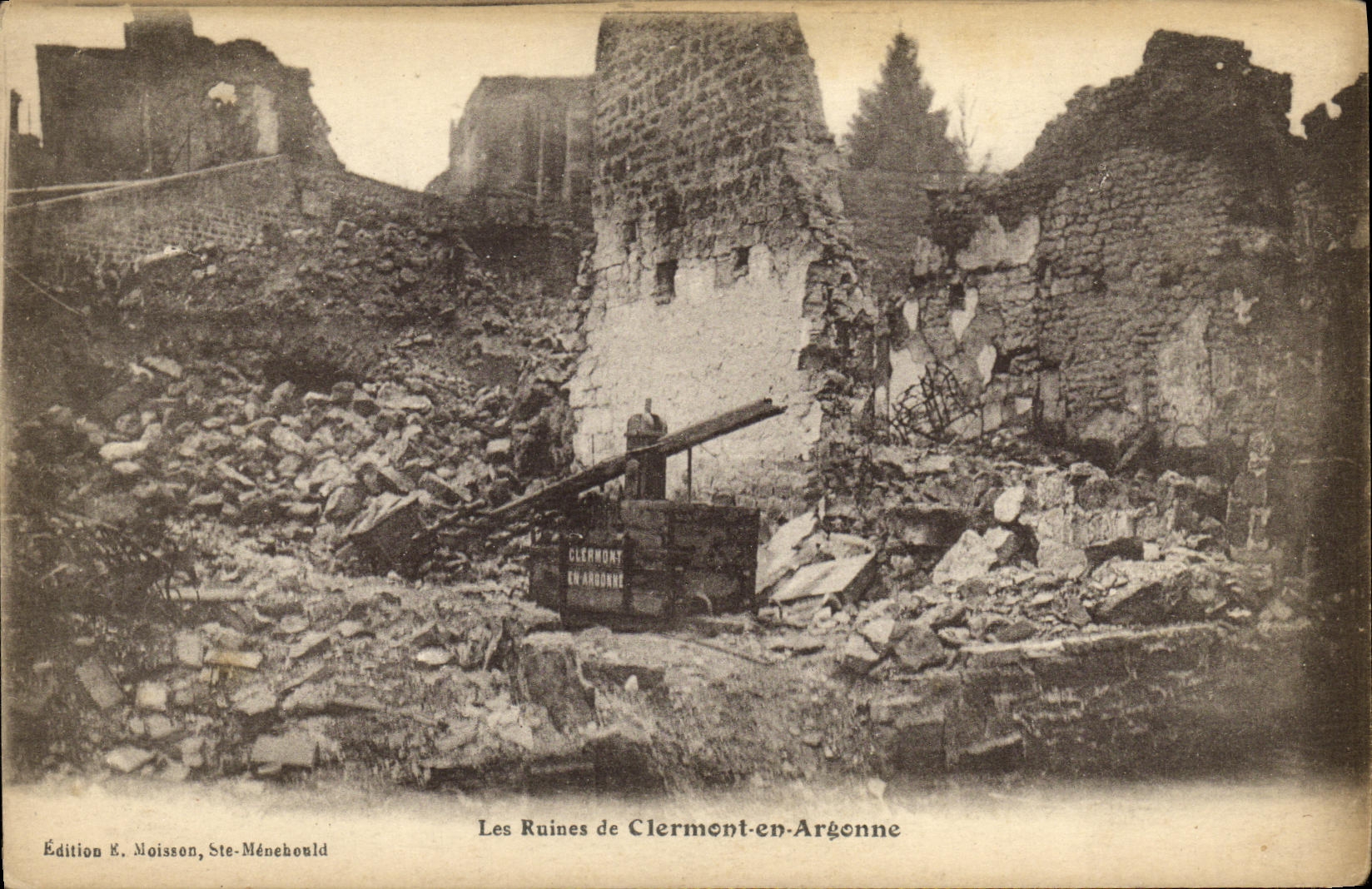 VINTAGE POSTCARD Ruins of Clermont in Argonne Militaria