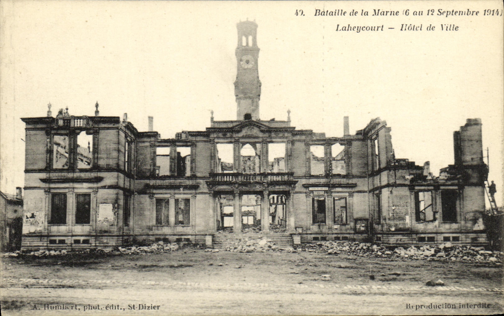 VINTAGE POSTCARD Militaria Laheycourt Town hall