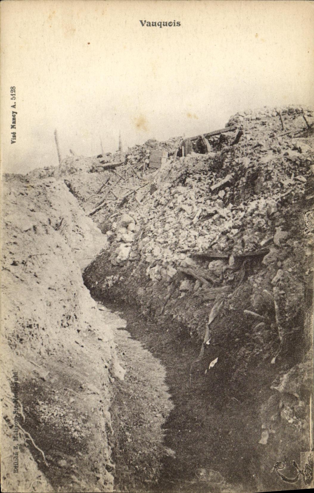 VINTAGE POSTCARD Militaria Vauquois Militaria