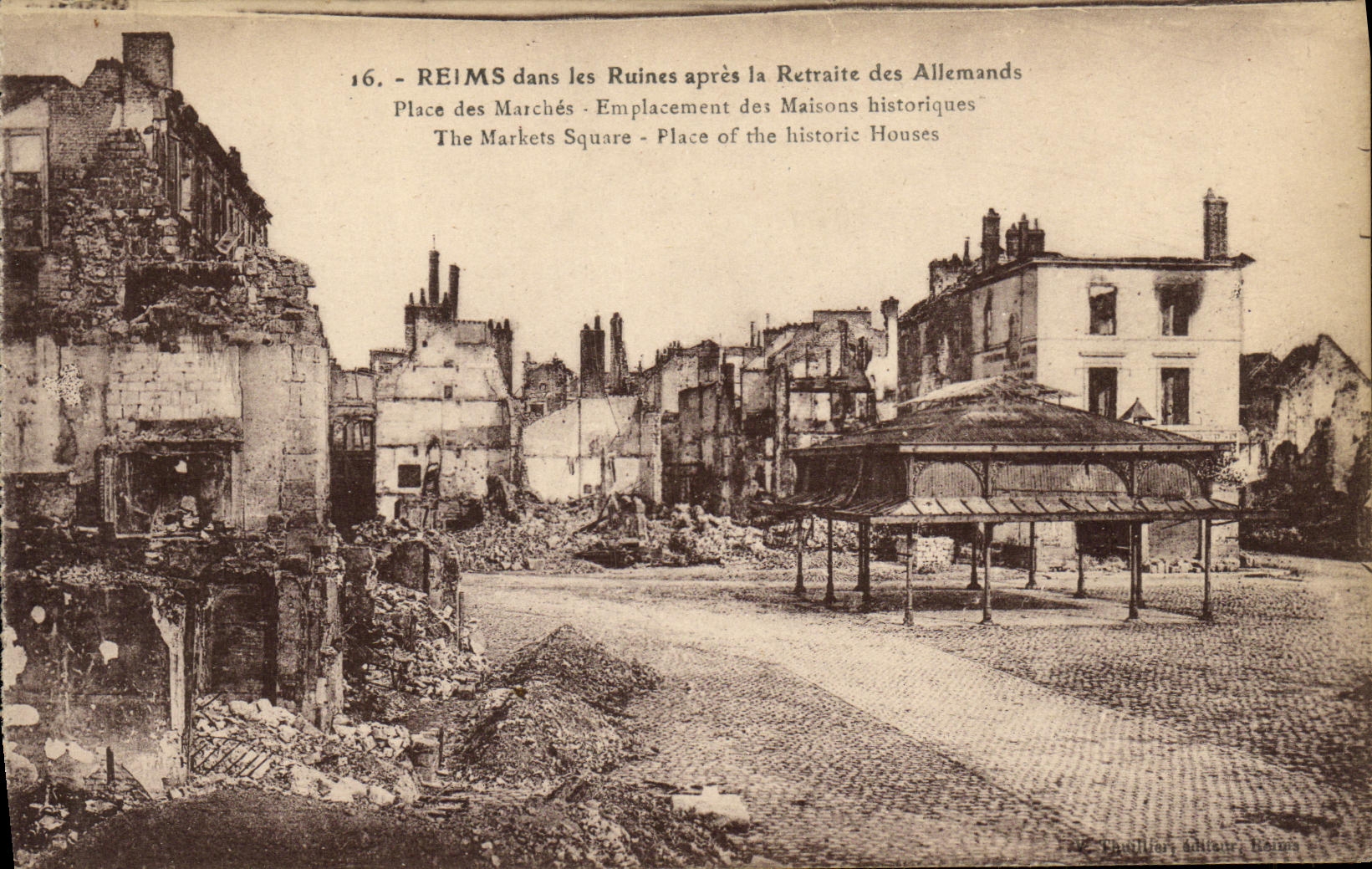 VINTAGE POSTCARD Militaria Rheims in the Ruins after the retirement of German Places Emplacement steps of the houses