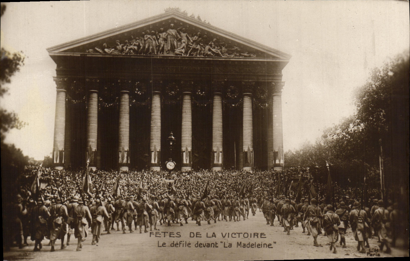 VINTAGE POSTCARD Militaria festivals Of the Victoire the procession in front of the Madeleine Paris