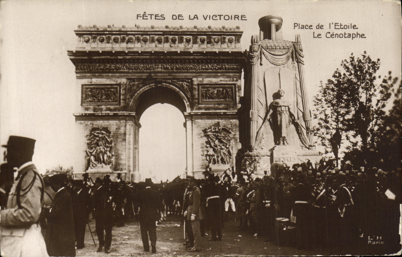 VINTAGE POSTCARD Militaria Fetes Of the Victoire Paris Places L star the cenotaph