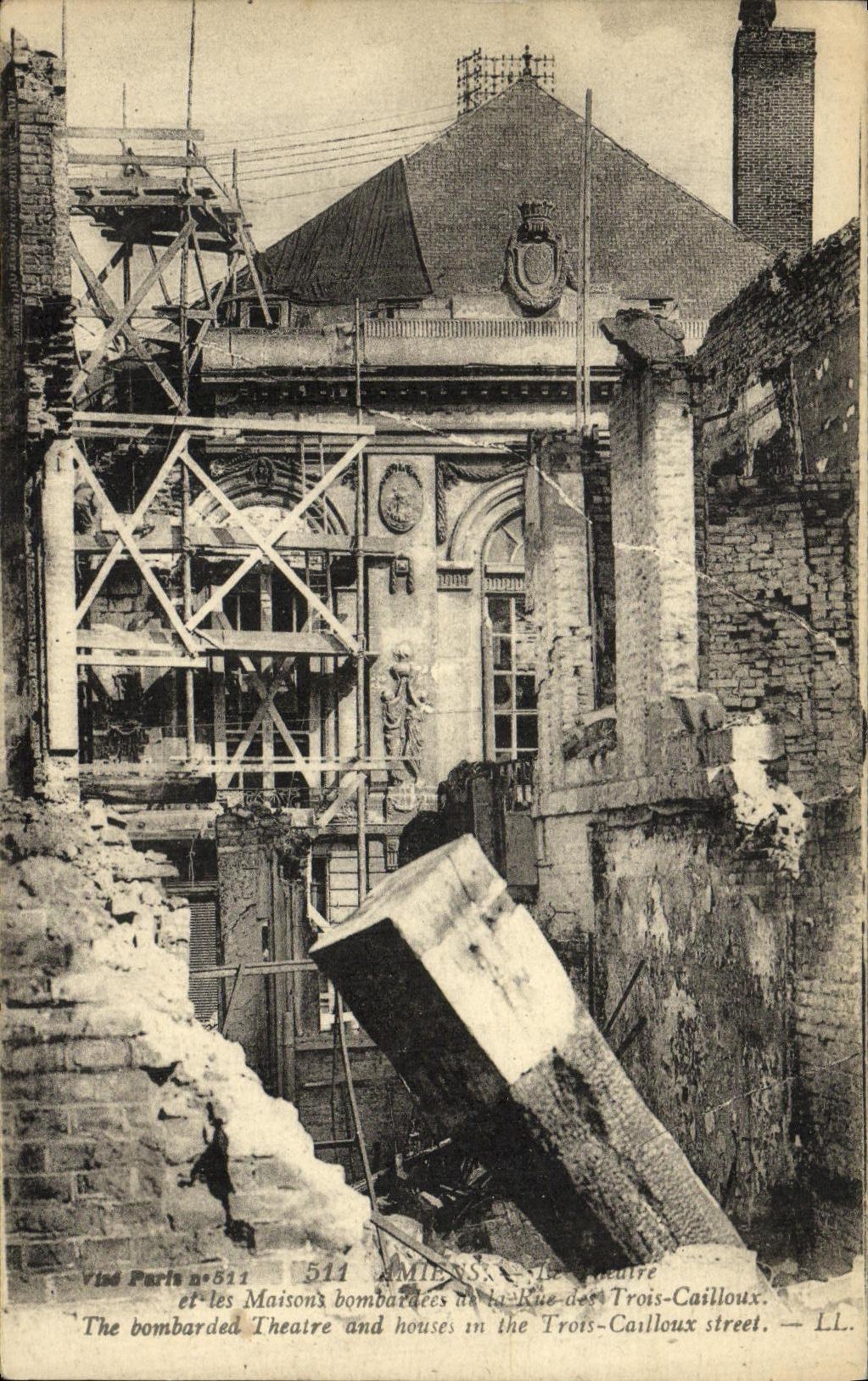 VINTAGE POSTCARD Militaria Amiens Maisons Bombard street of Three Stones