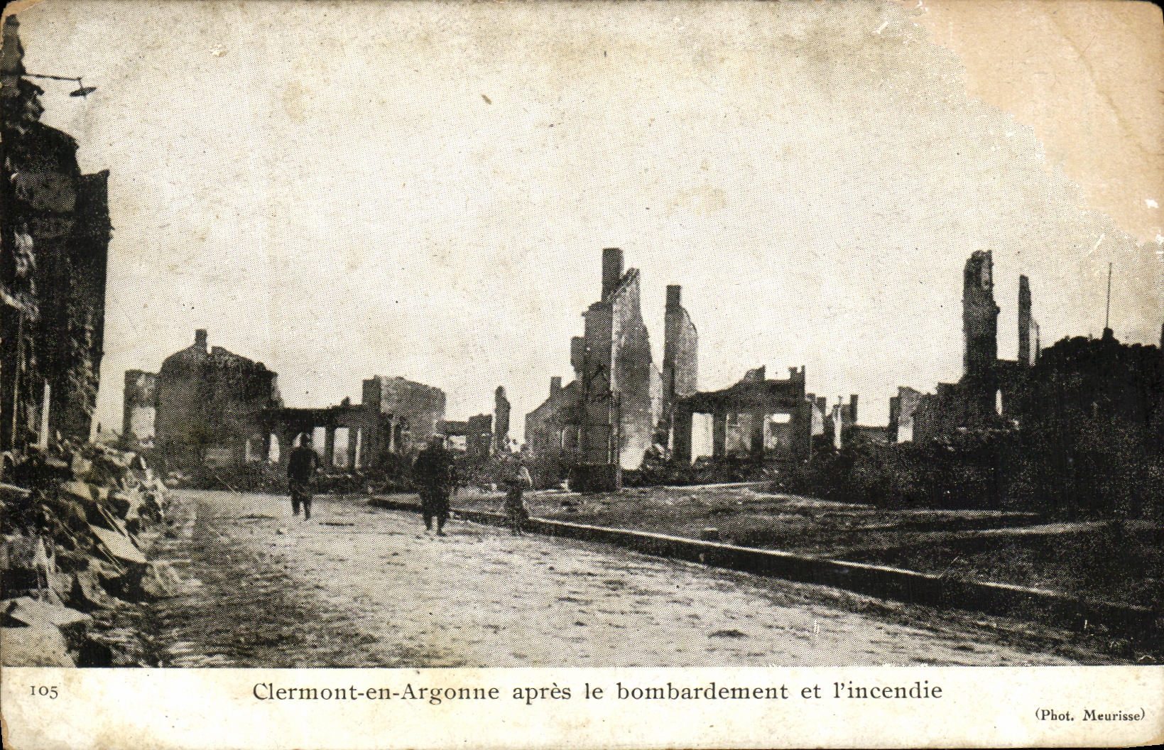 VINTAGE POSTCARD Militaria Clermont in Argonne after the Bombardment and L sets fire to