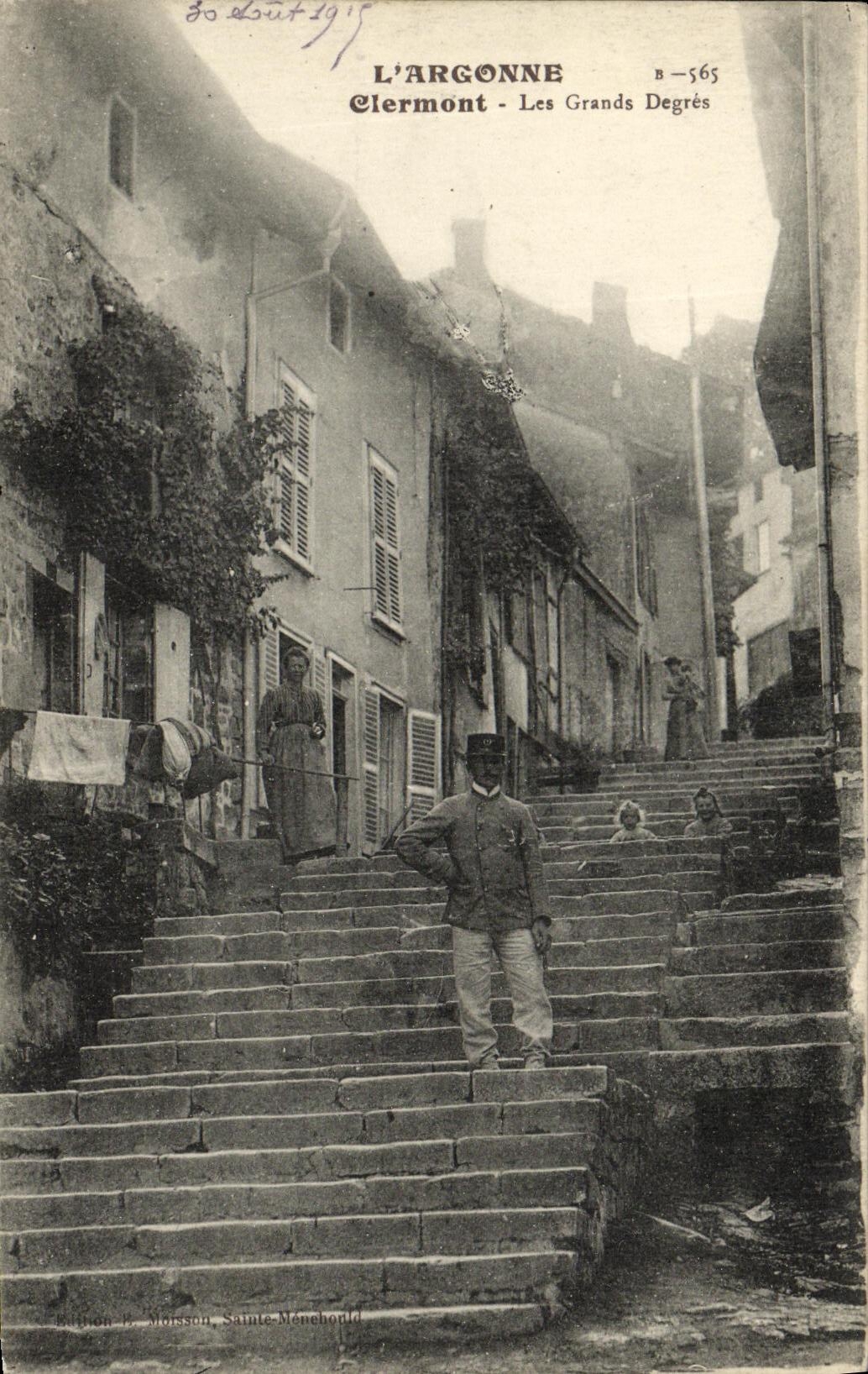 VINTAGE POSTCARD Militaria Clermont Great Degrees