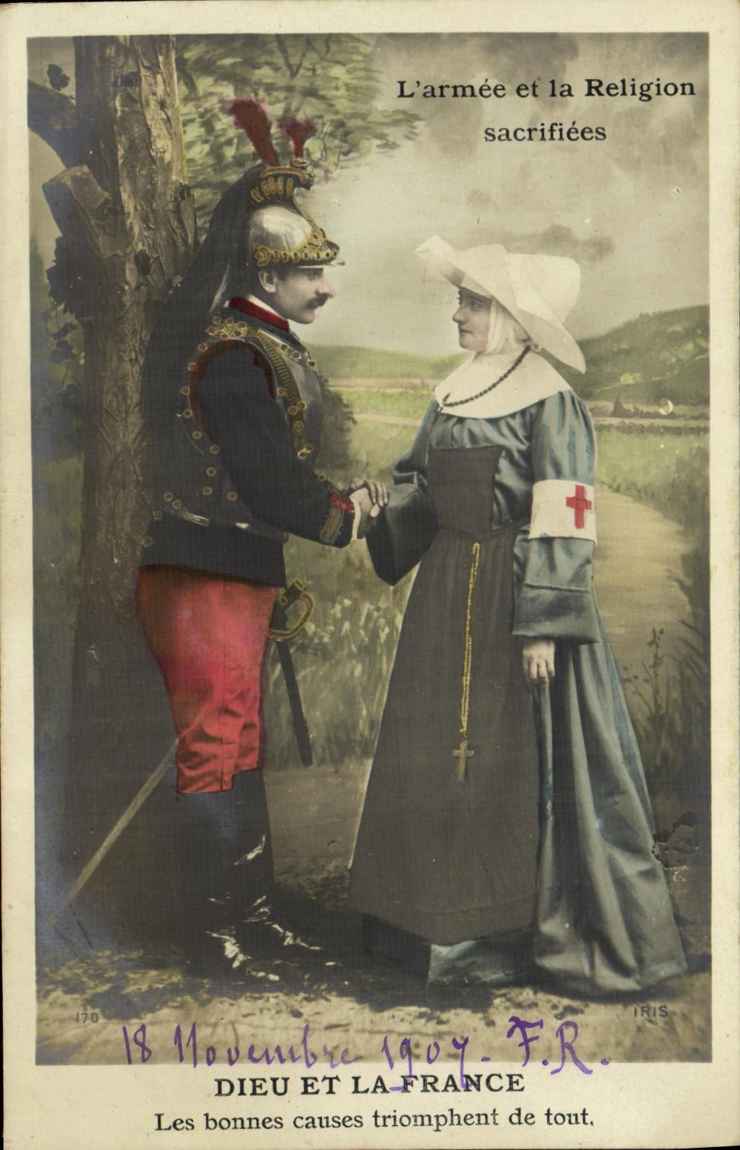 CPA Militaria Dieu et la Framce Les bonnes causes triomphent de tout Femme Croix Rouge Infirmiere