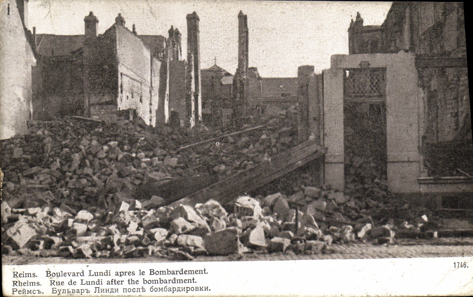 VINTAGE POSTCARD Militaria Rheims Boulevard Monday after the Bombardment
