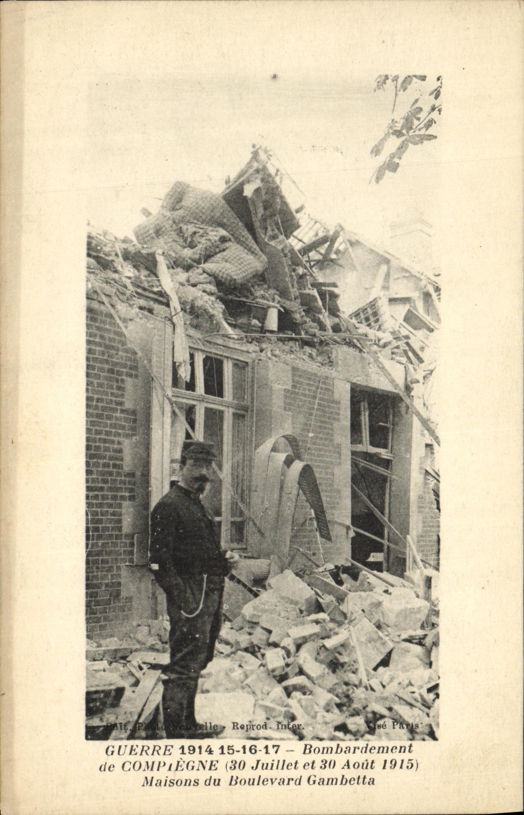 CPA Militaria Guerre Bombardement de Compiegne Maisons du Boulevard Gambetta 