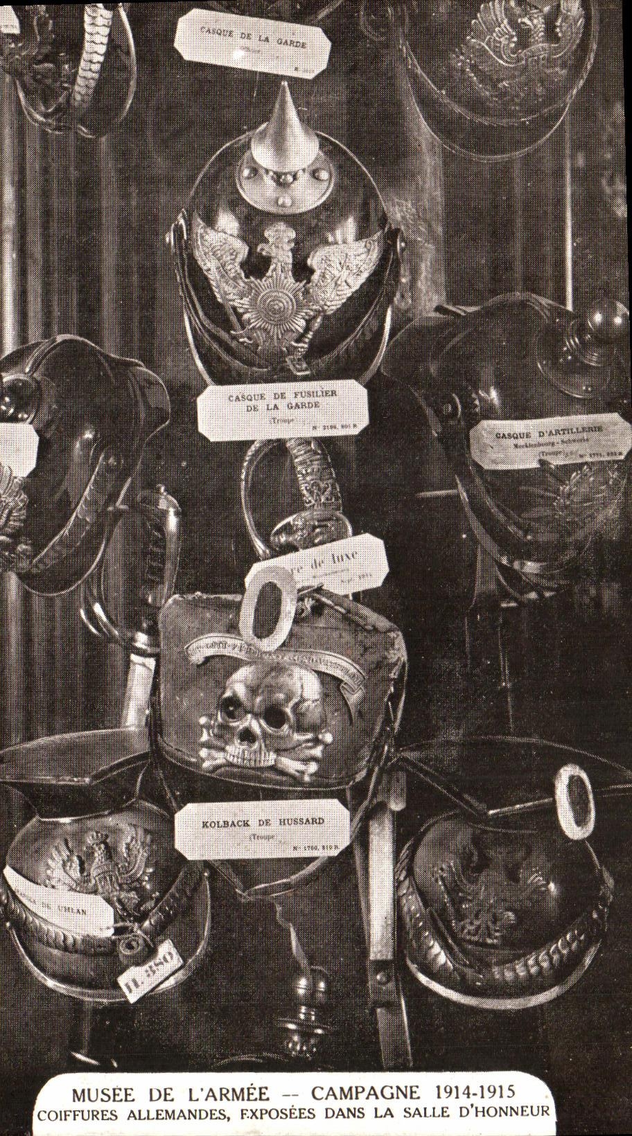 VINTAGE POSTCARD Militaria Museum of L Armed Countryside German Hairstyles Exposed In the Room D Honor