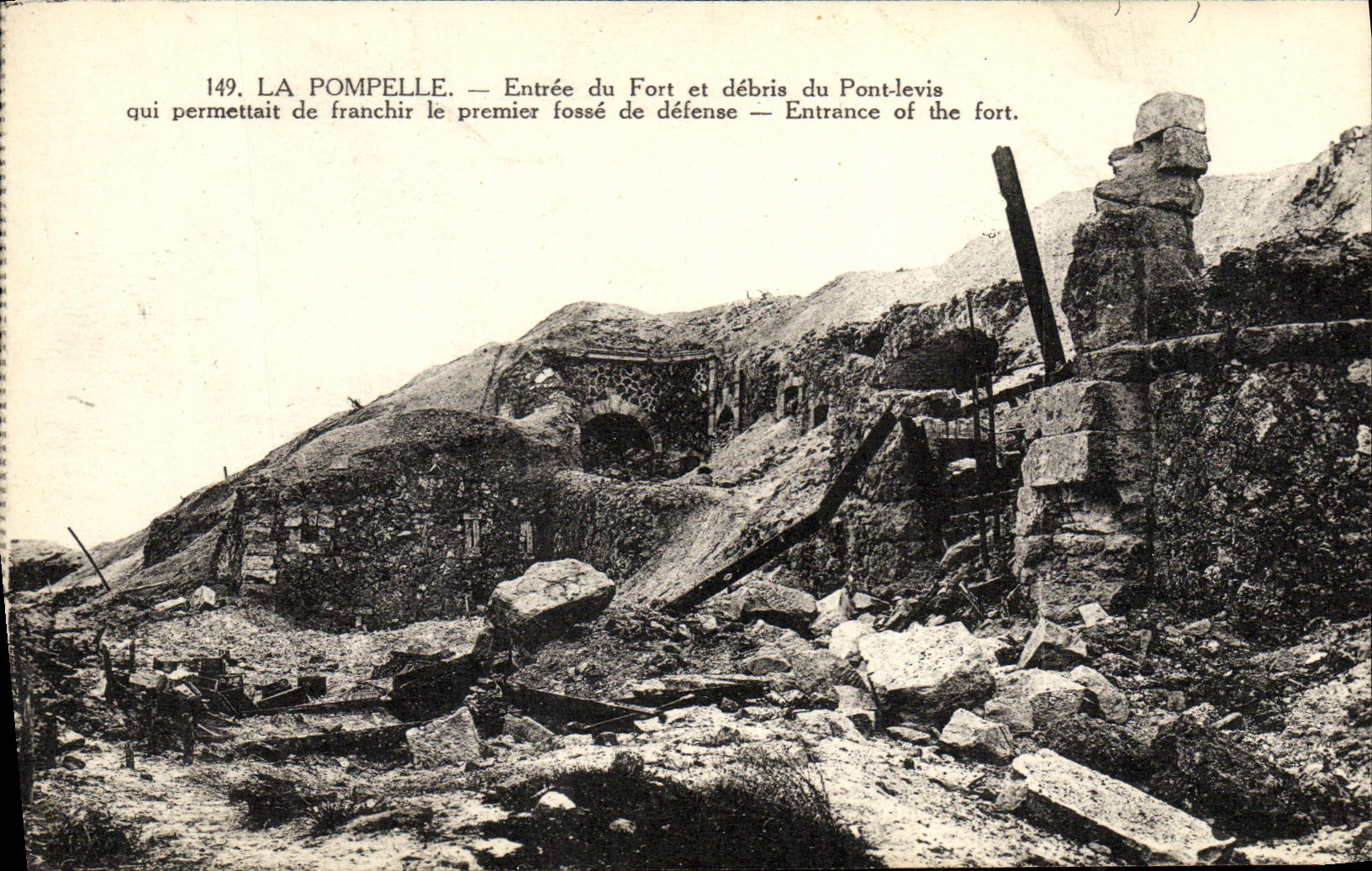 VINTAGE POSTCARD Militaria Pompelle Entered of the fort and remains of the Bridge levis