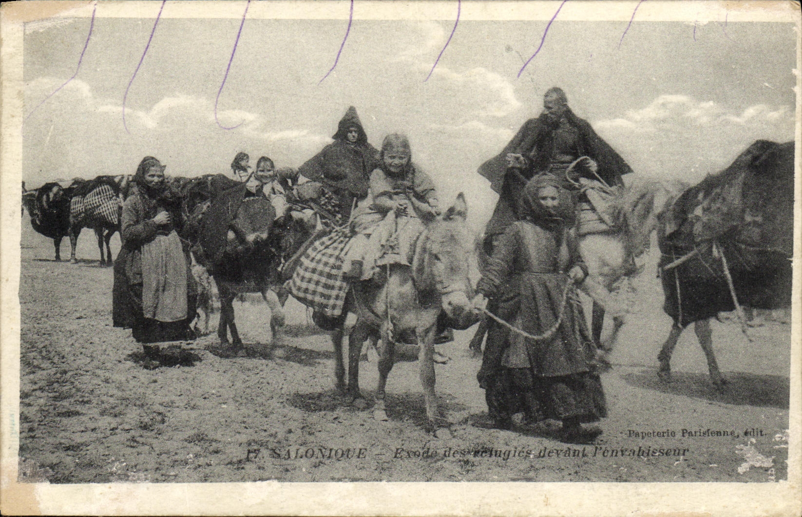 VINTAGE POSTCARD Militaria Salonique Exodus of the refigues in front of L invader Ass
