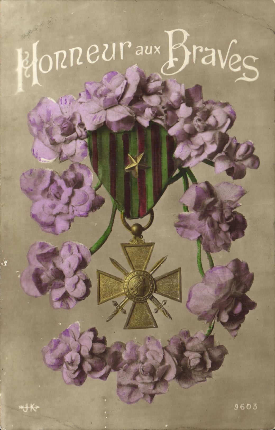 VINTAGE POSTCARD Militaria Honor with the Brave men Medal