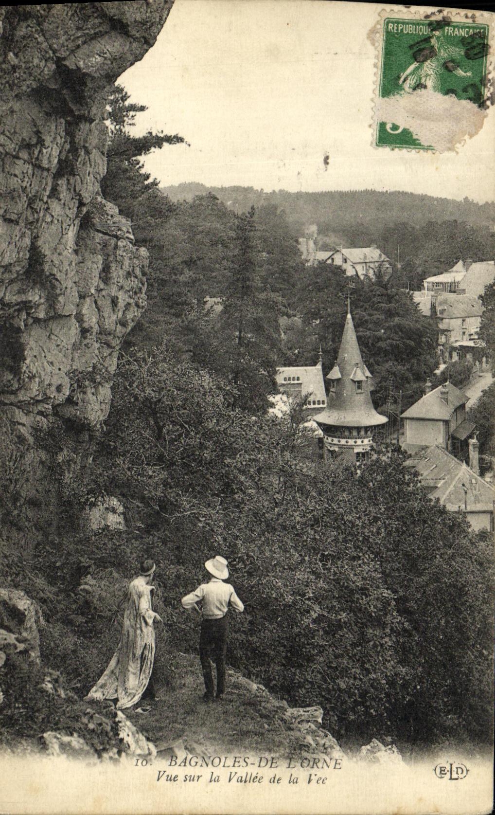 CPA Bagnoles De L Orne Vue sur la Vallee de La Vee
