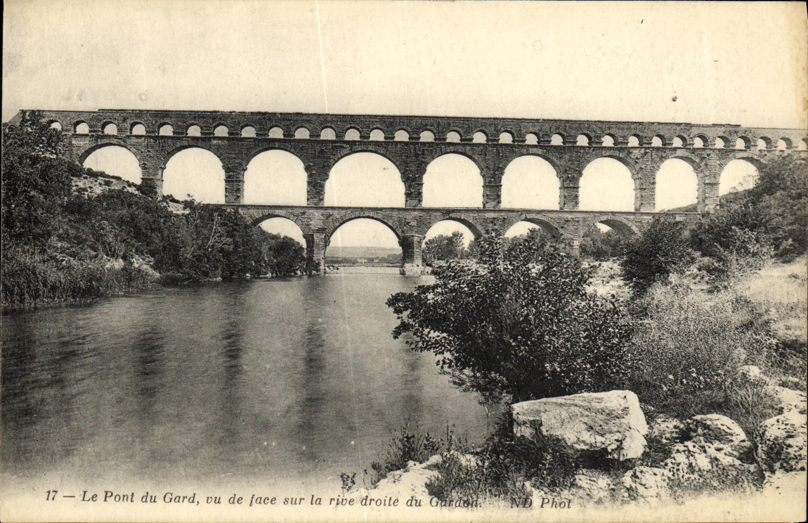 CPA Pont du Gard Nimes