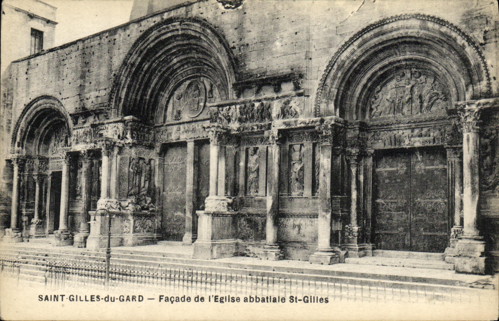 CPA Saint Gilles Du Gard L Eglise Facade de L Eglise abbatiale
