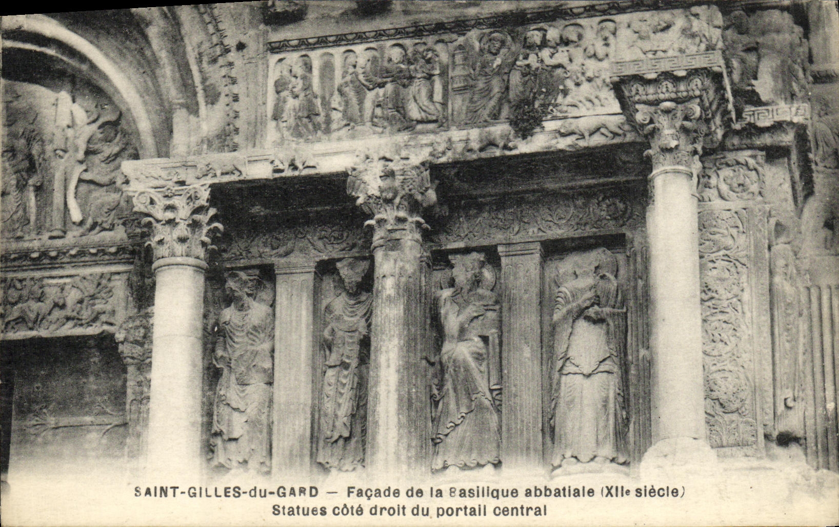CPA Saint Gilles Du Gard Facade de la Basilique Abbatiale Statues cote droit du portail central