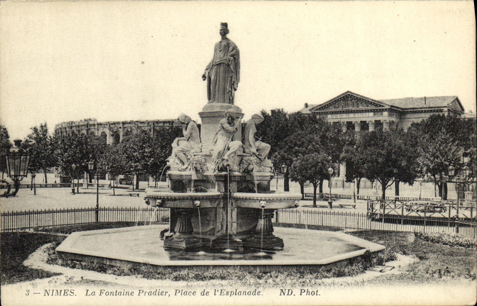 CPA Nimes La Fontaine Pradier Place de L Esplanade