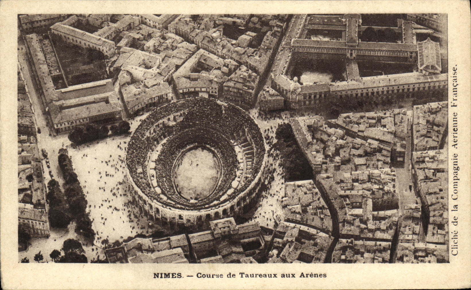 CPA Nimes Course de Taureaux aux Arenes Corrida Taueaux