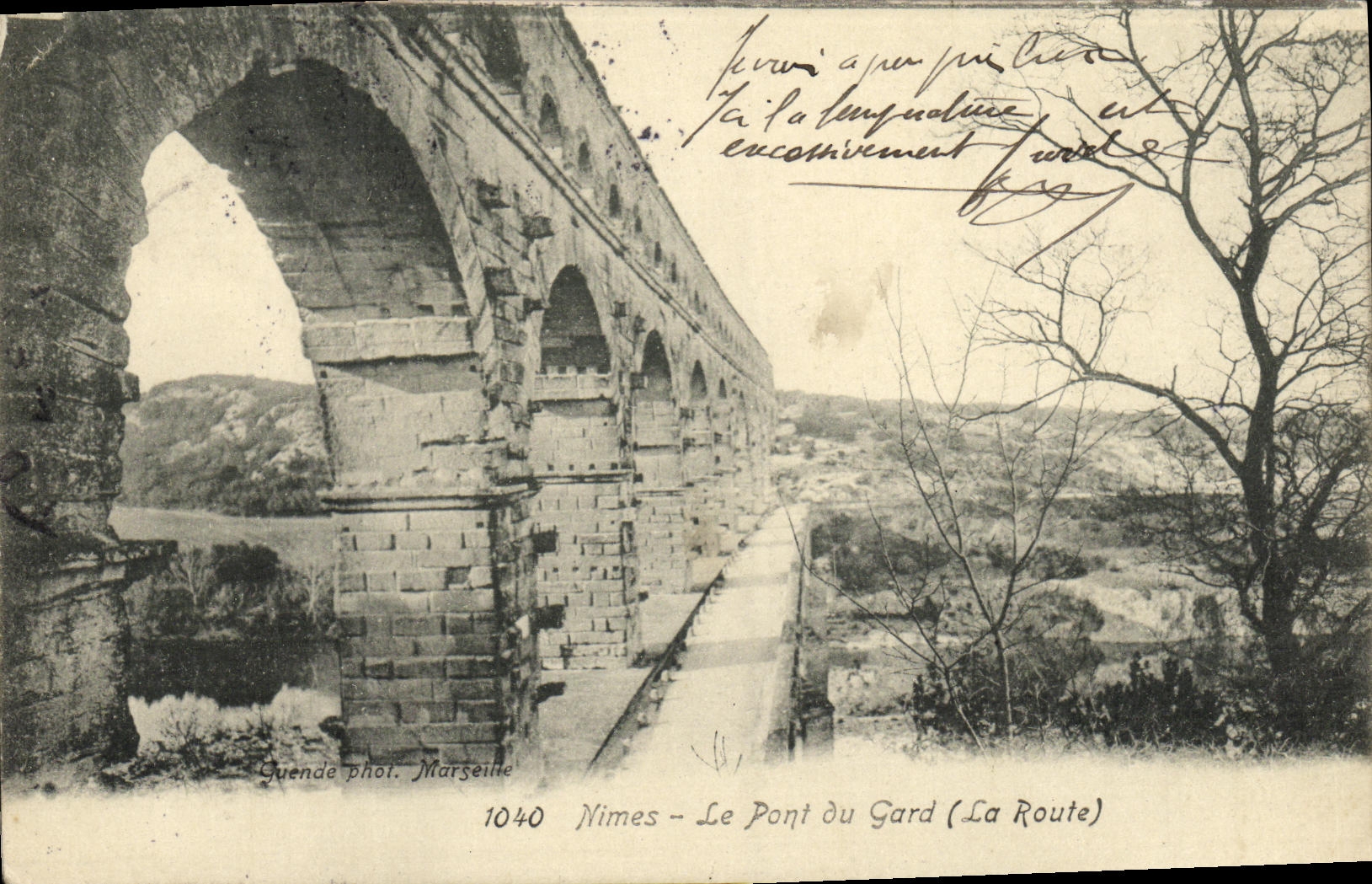 CPA Nimes Le Pont du Gard La route