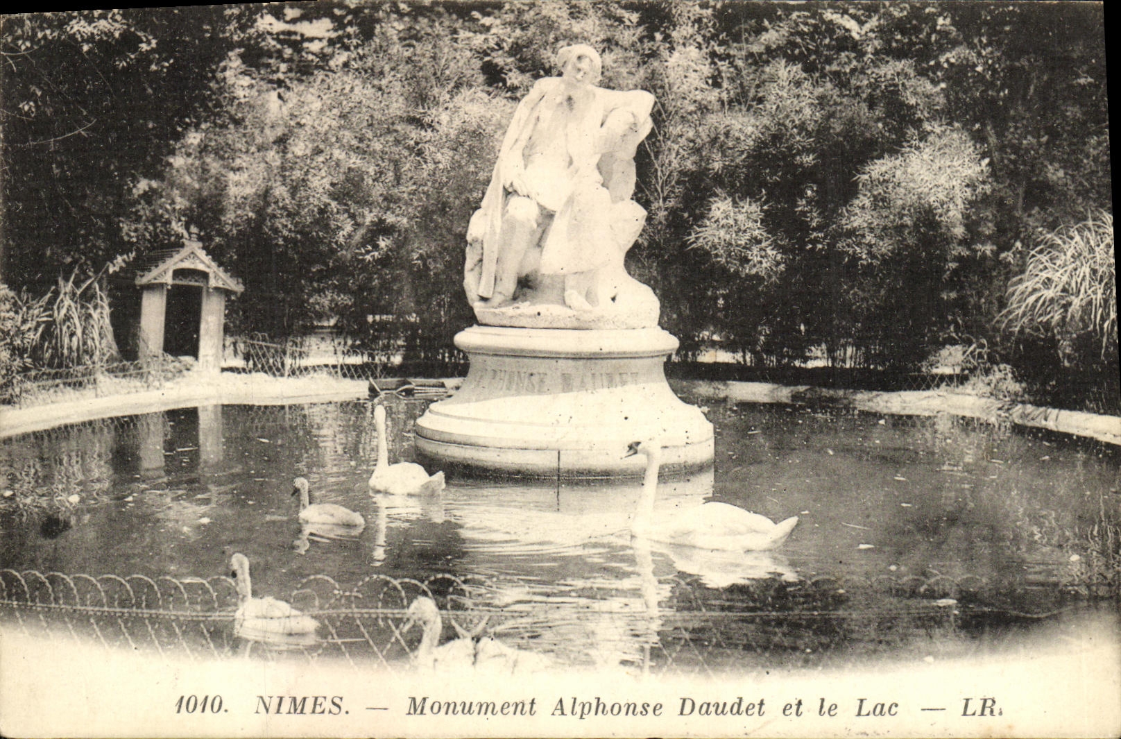 CPA Nimes Monument Alphonse Daudet et le Lac