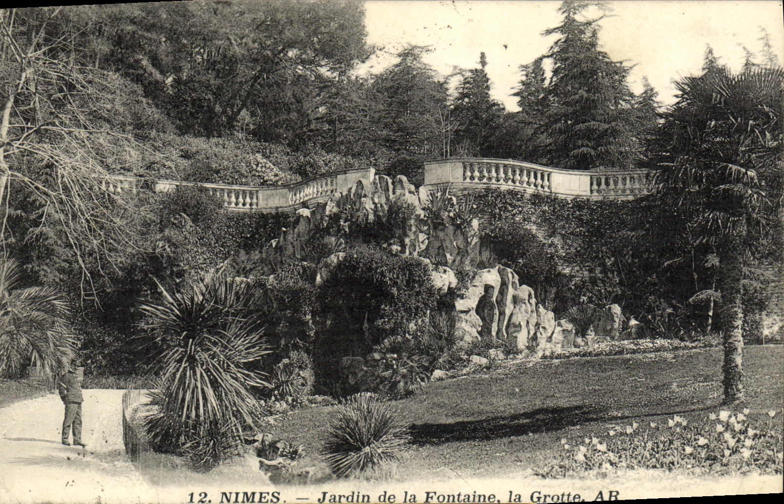 CPA Nimes Jardin de la Fontaine La Grotte