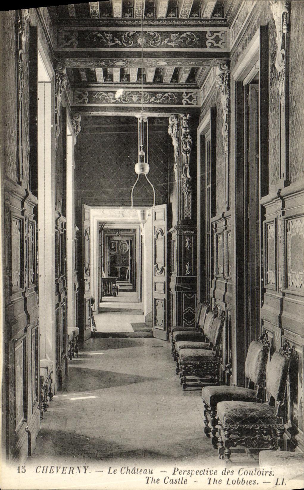 CPA Cheverny Le Chateau Perspective des Couloirs 