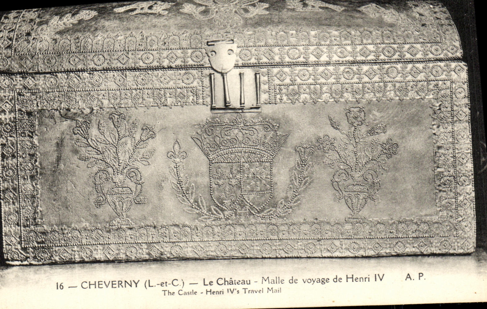 CPA Cheverny Le Chateau Malle de voyage de Henri IV