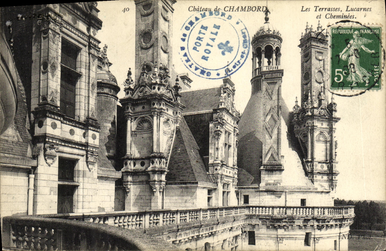 CPA Chambord Le Chateau Les terrasses Lucarnes et cheminees