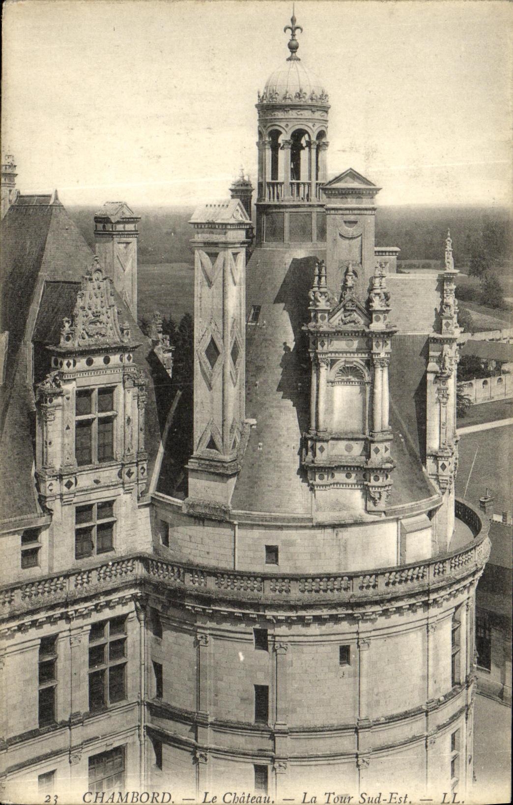 CPA Chambord Le Chateau La Tour Sud Est