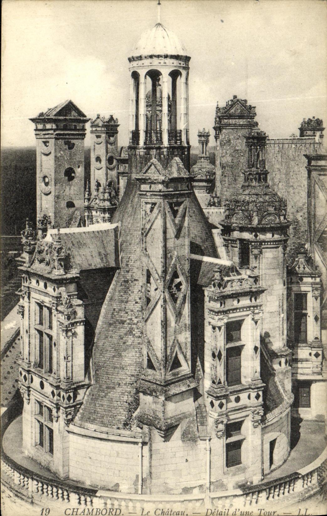 CPA Chambord Le Chateau Detail d une Tour