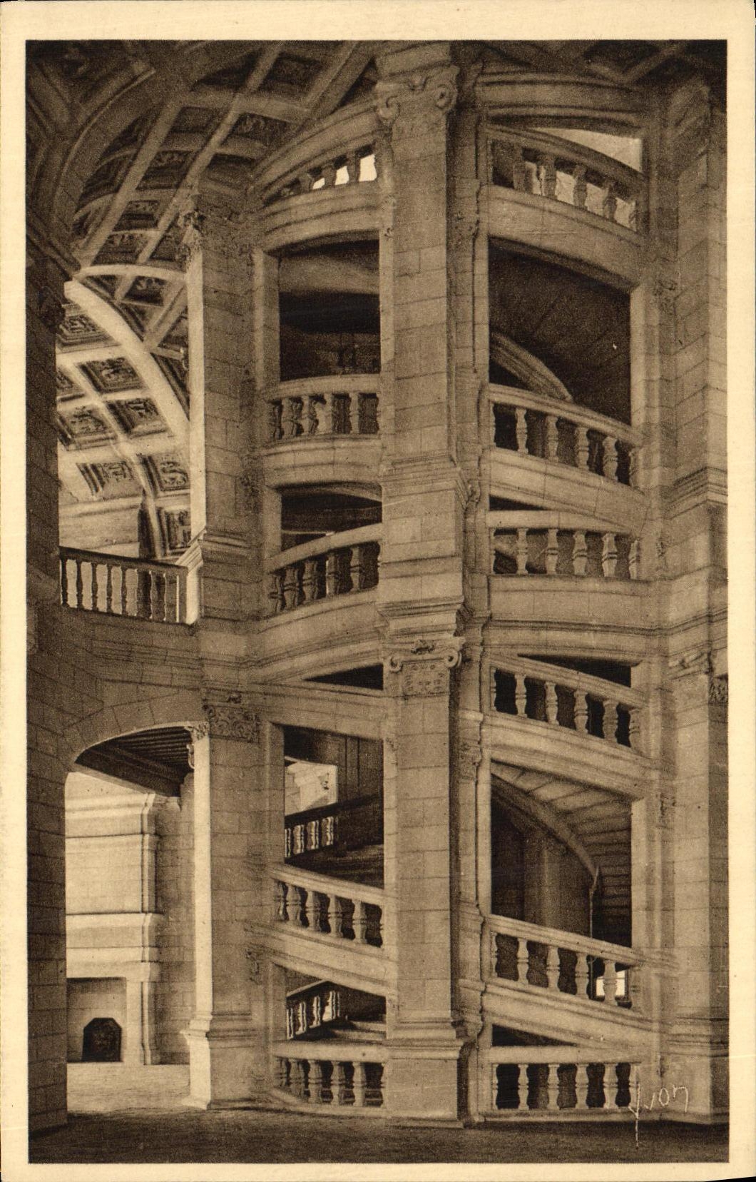 CPA Les Chateaux de la Loire Chambord Le grand escalier d honneur