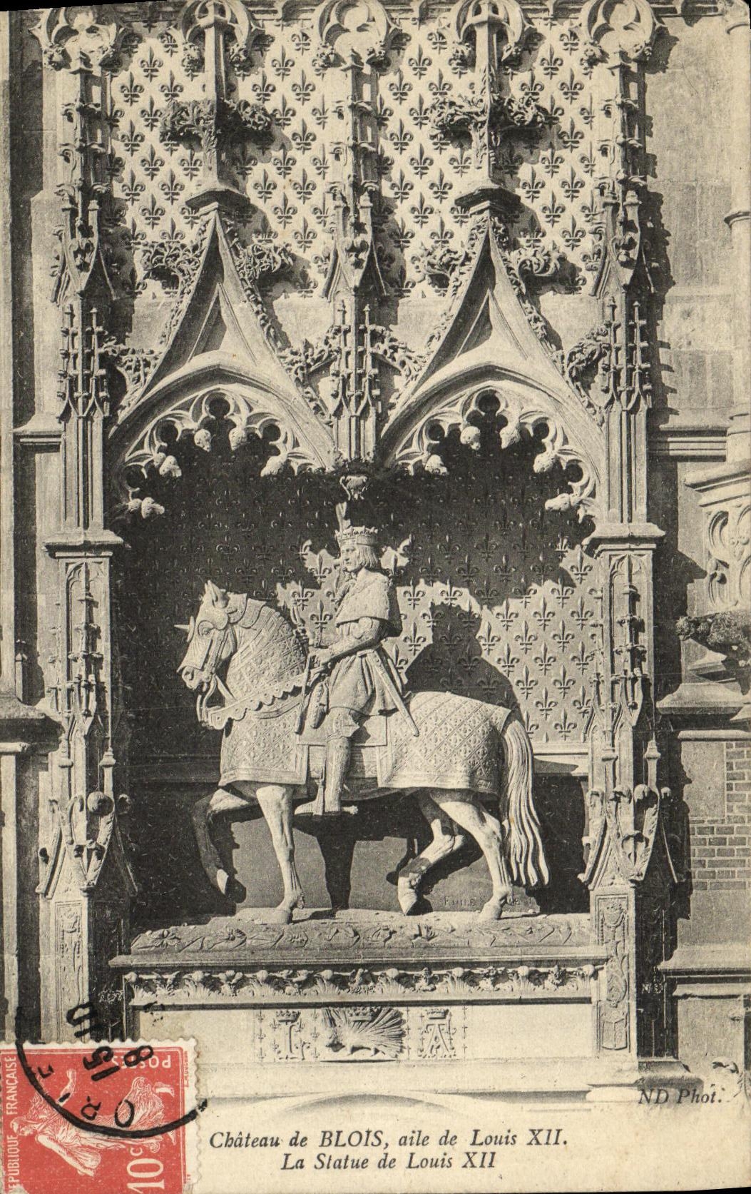 CPA Chateau Blois Aile de Louis XII La Statue de Louis XII