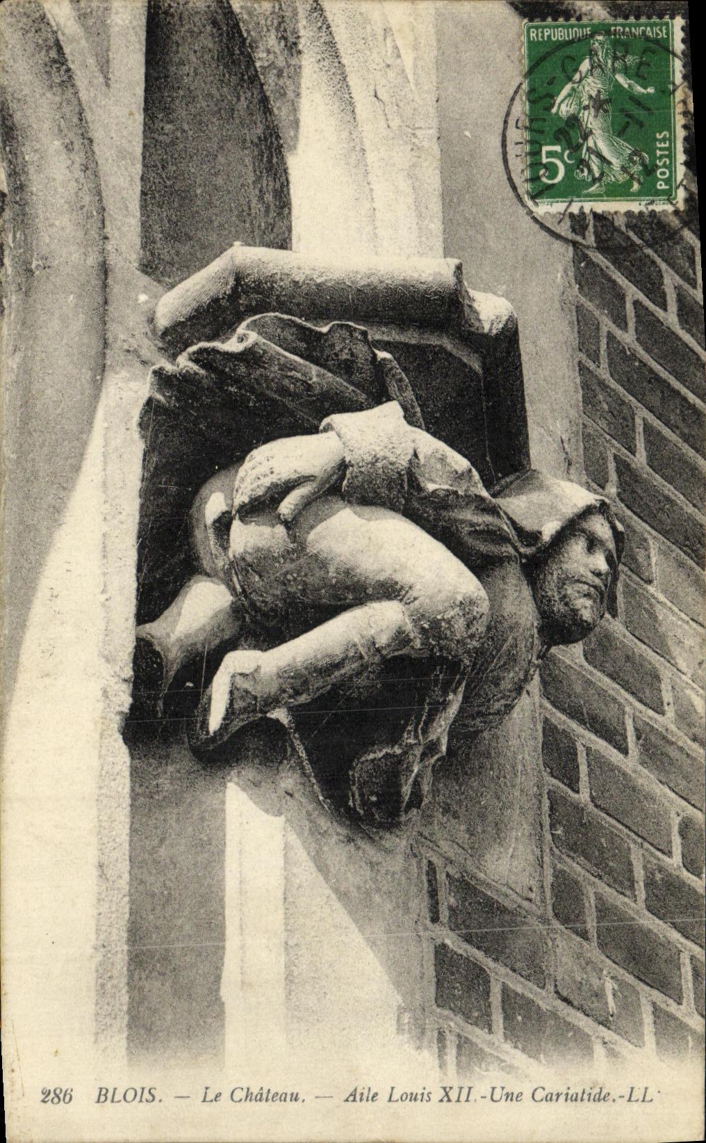 CPA Blois Le Chateau Aile Louis XII Une Cariatide