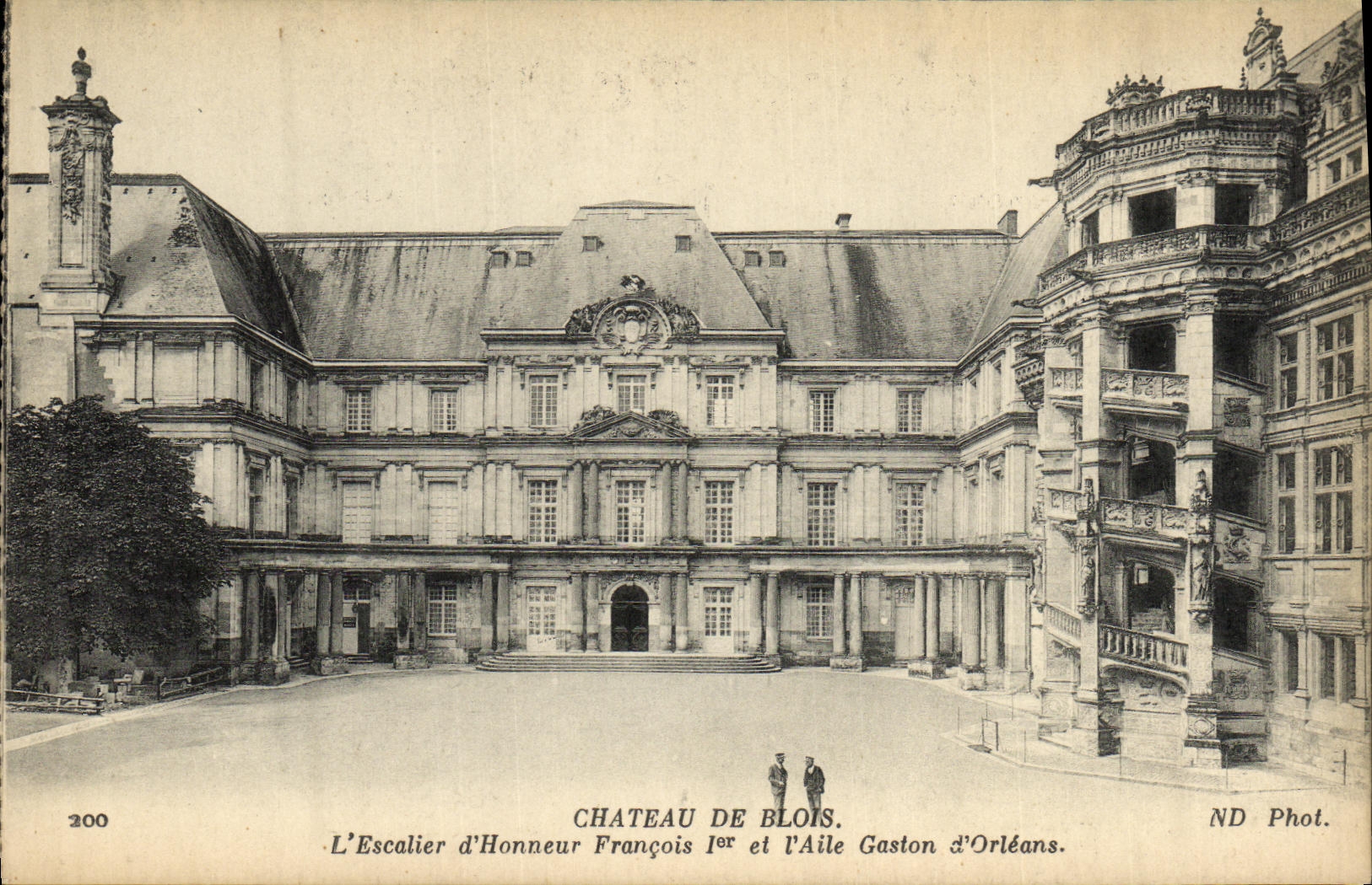 CPA Chateau de Blois Escalier d Honneur Francois l et l Aile Gaston d Orleans