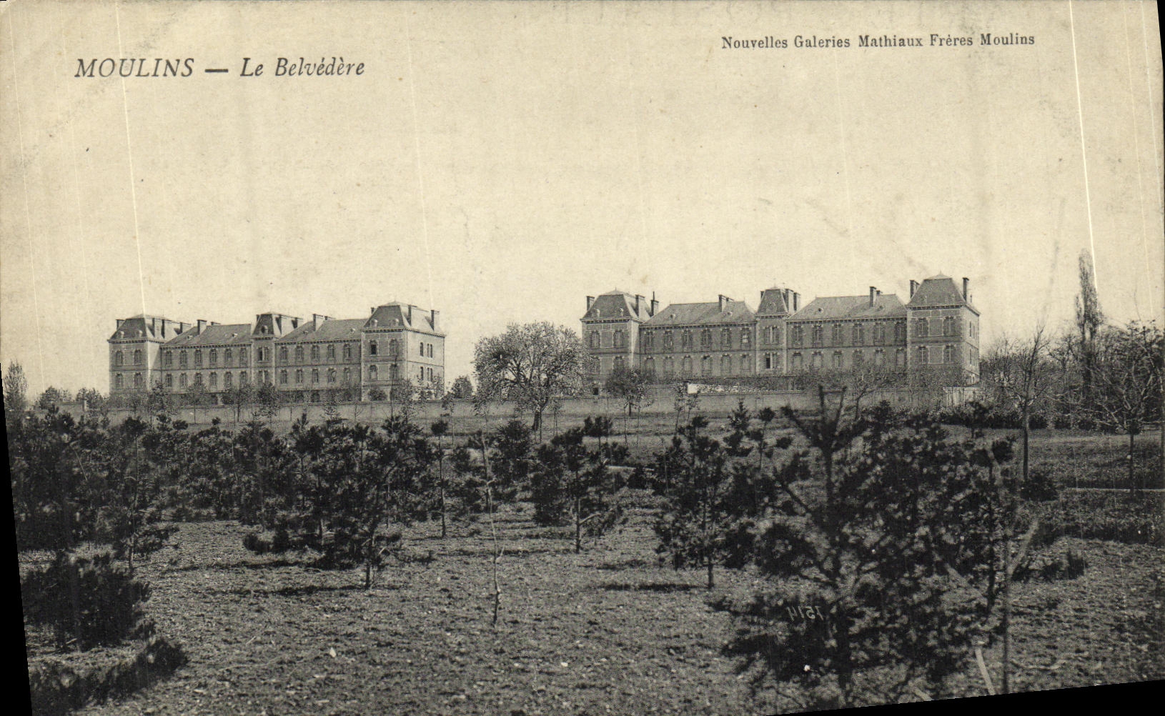 VINTAGE POSTCARD Moulins the View point