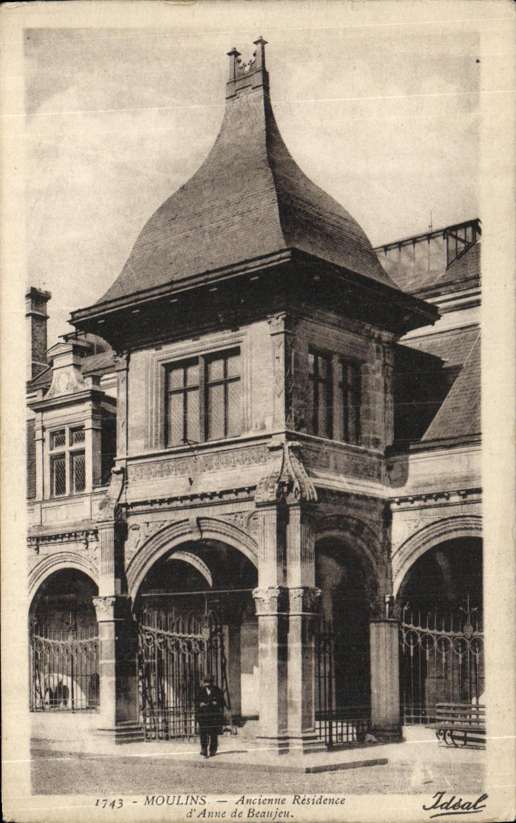 VINTAGE POSTCARD Moulins Old Residence Anne de Beanjeu