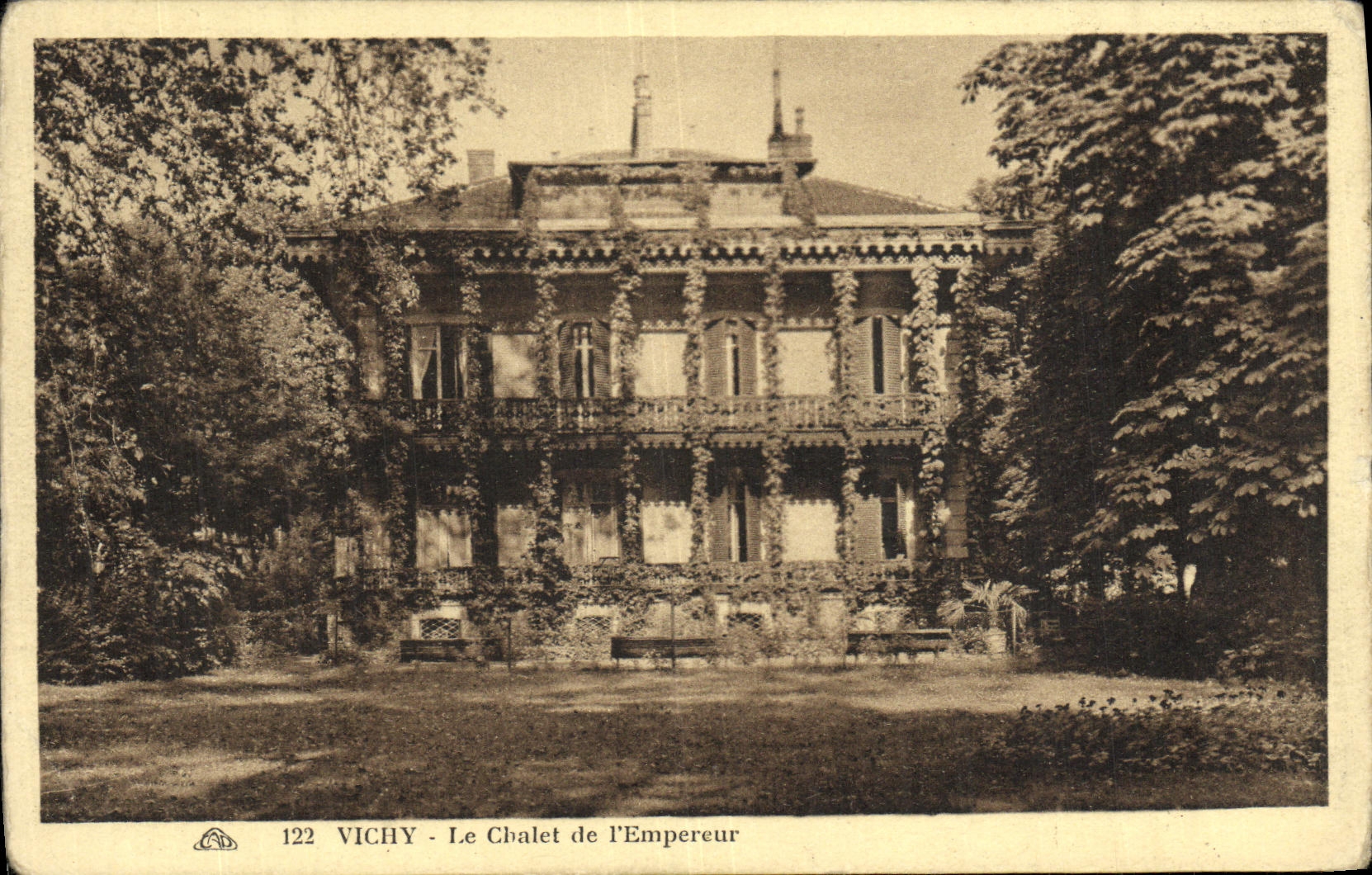 VINTAGE POSTCARD Vichy the Country cottage of L Emperor