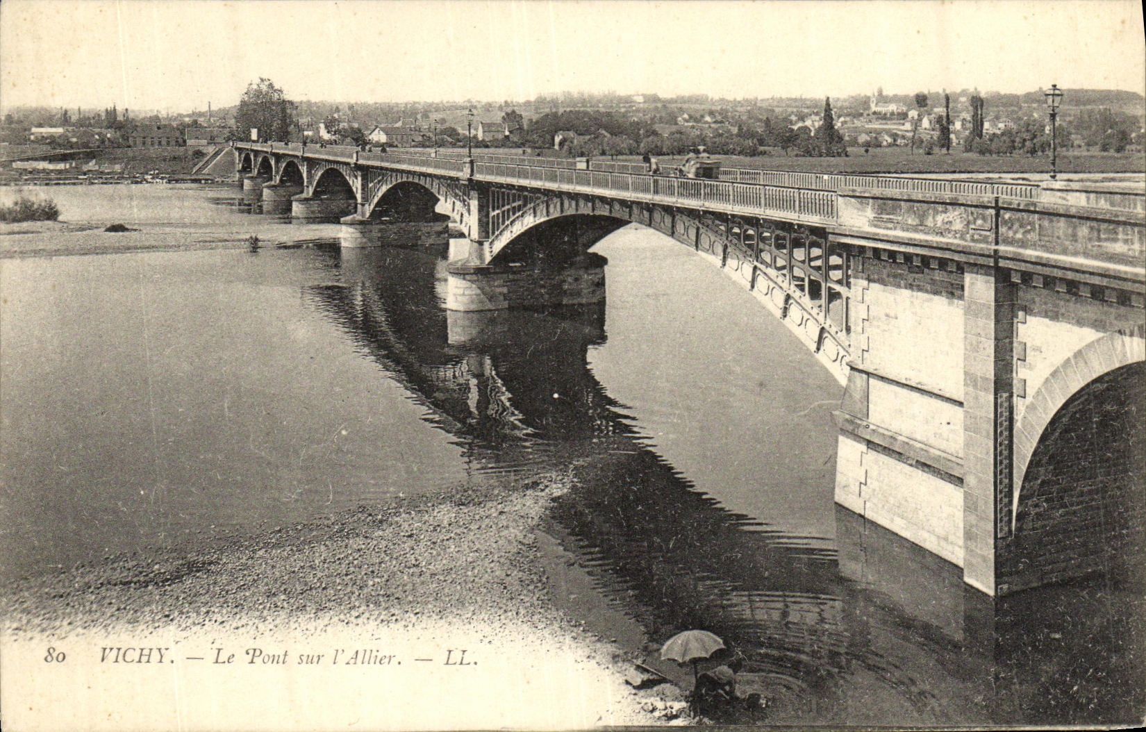 VINTAGE POSTCARD Vichy the Bridge on L Allier