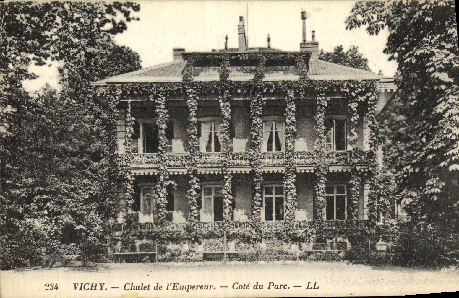 VINTAGE POSTCARD Vichy Chalet of L Emperor Dimensions Park