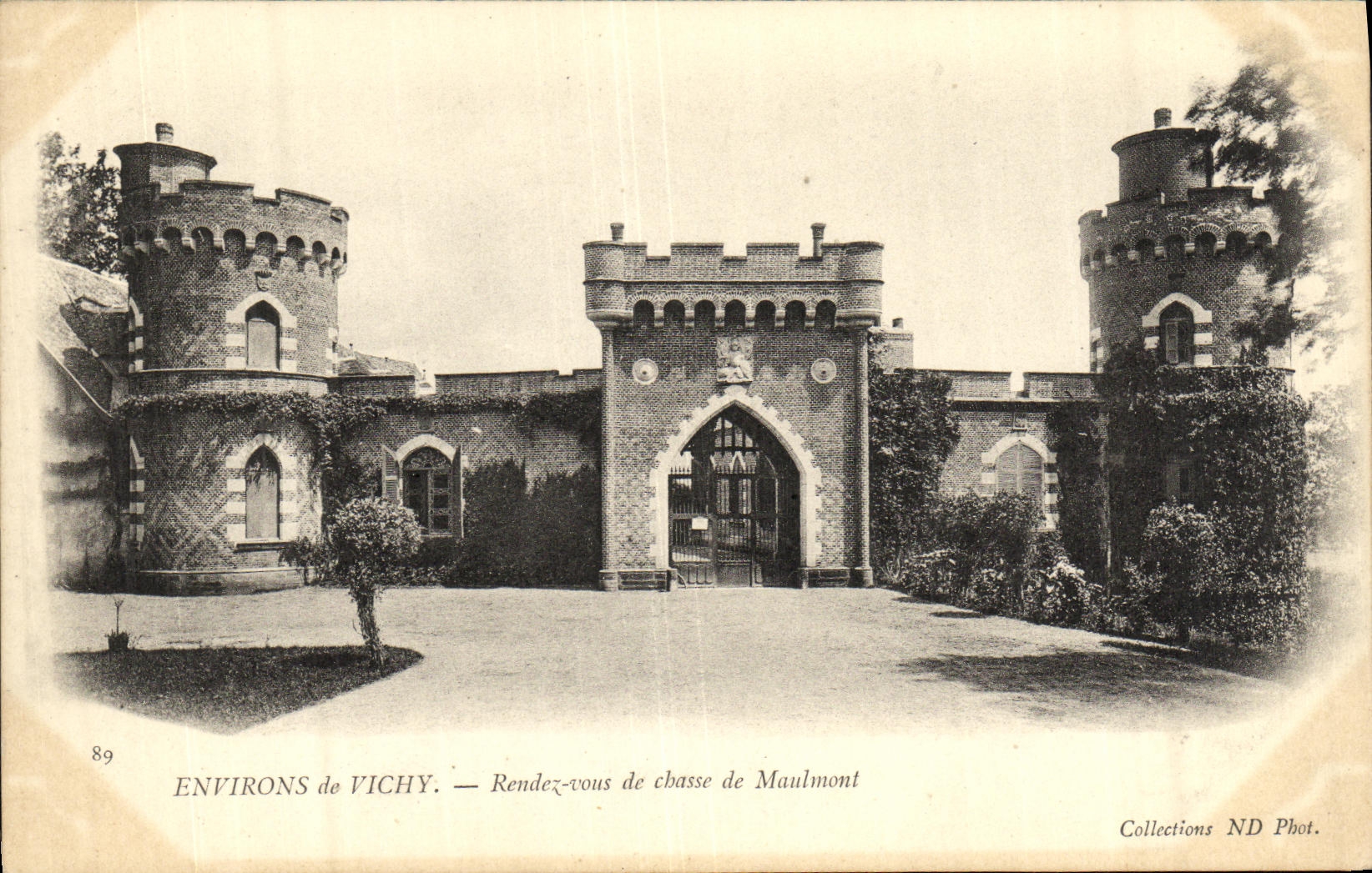 CPA Environs de Vichy Rendez vous de Cbasse de Maulmont